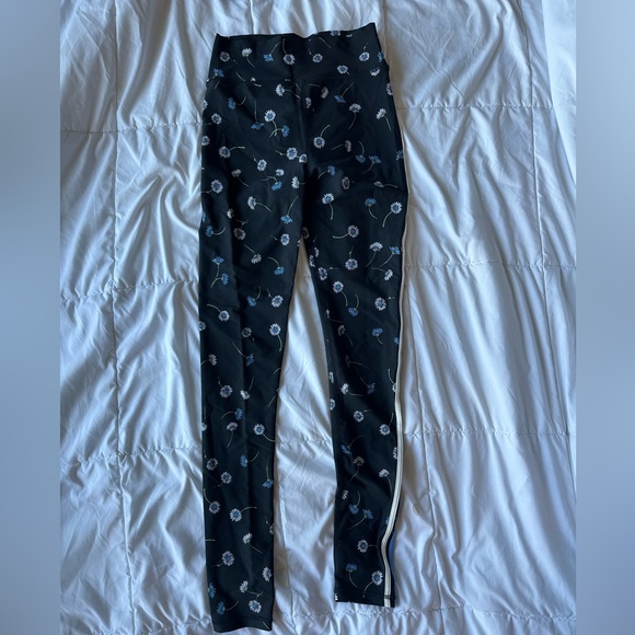 The Upside for SoulCycle Daisy Matching Set - Picture 6 of 11